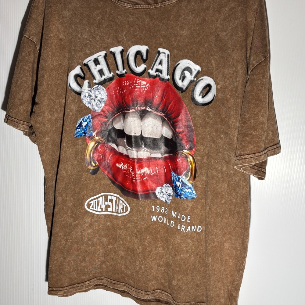 Chicago Graphic T-Shirt with Red Lips Design
